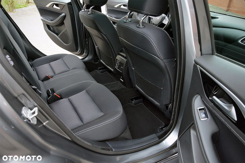 Infiniti Q30 2.2d DCT AWD City Black Edition - 9