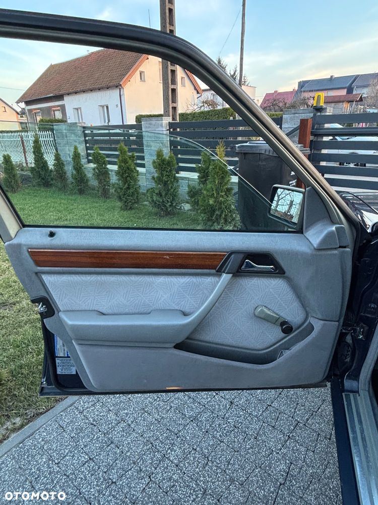 Mercedes-Benz W124 (1984-1993) - 26