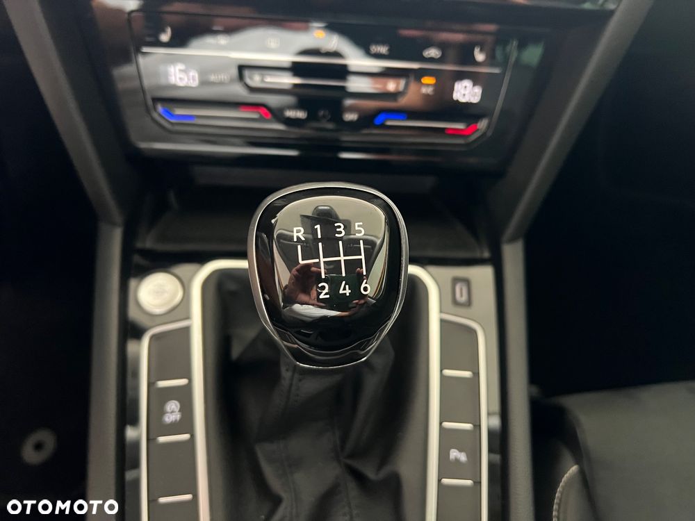Volkswagen Passat 2.0 TDI EVO Business - 37