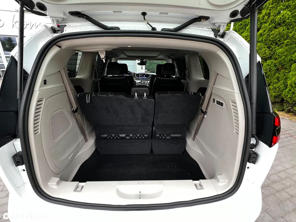 Chrysler Pacifica - 18