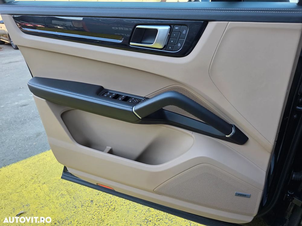 Porsche Cayenne - 19