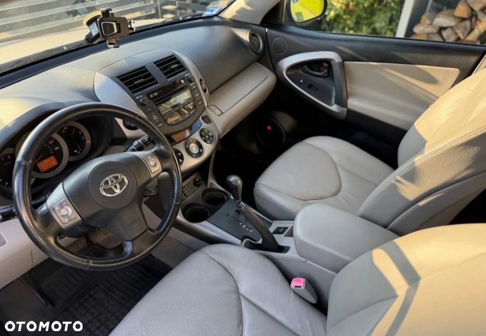 Toyota RAV4 - 23