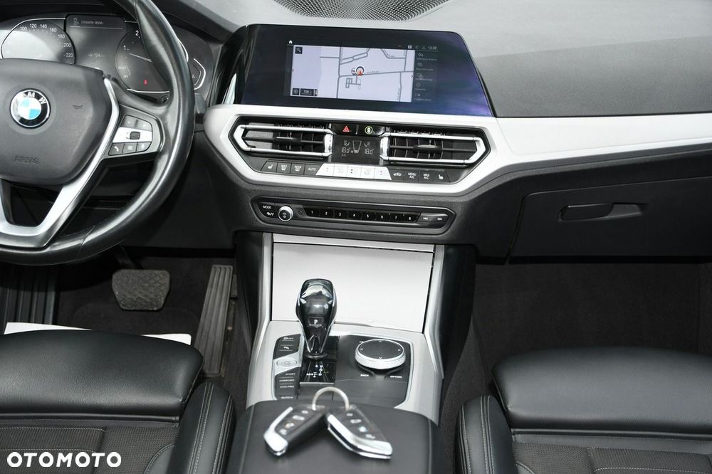 BMW Seria 3 320d mHEV - 23