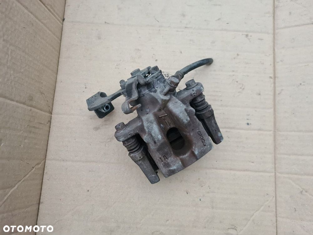 Toyota URBAN CRUISER zacisk prawy tył tylny - 2