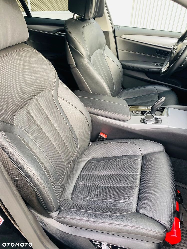 BMW Seria 5 530i xDrive - 16