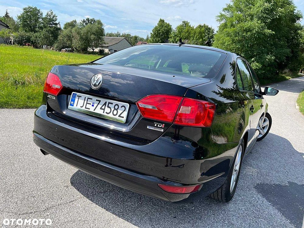 Volkswagen Jetta - 2