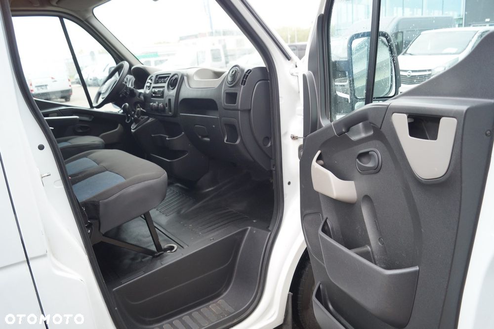 Nissan NV400 - 19