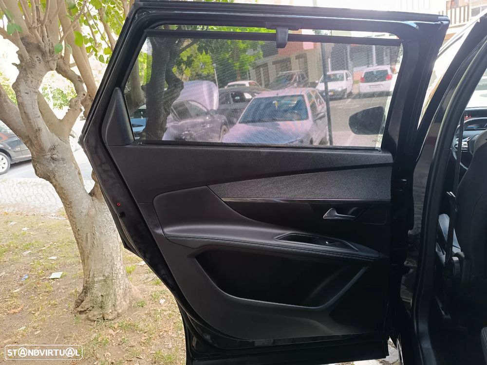 Peugeot 5008 PureTech 130 EAT8 Stop & Start Allure Pack - 19