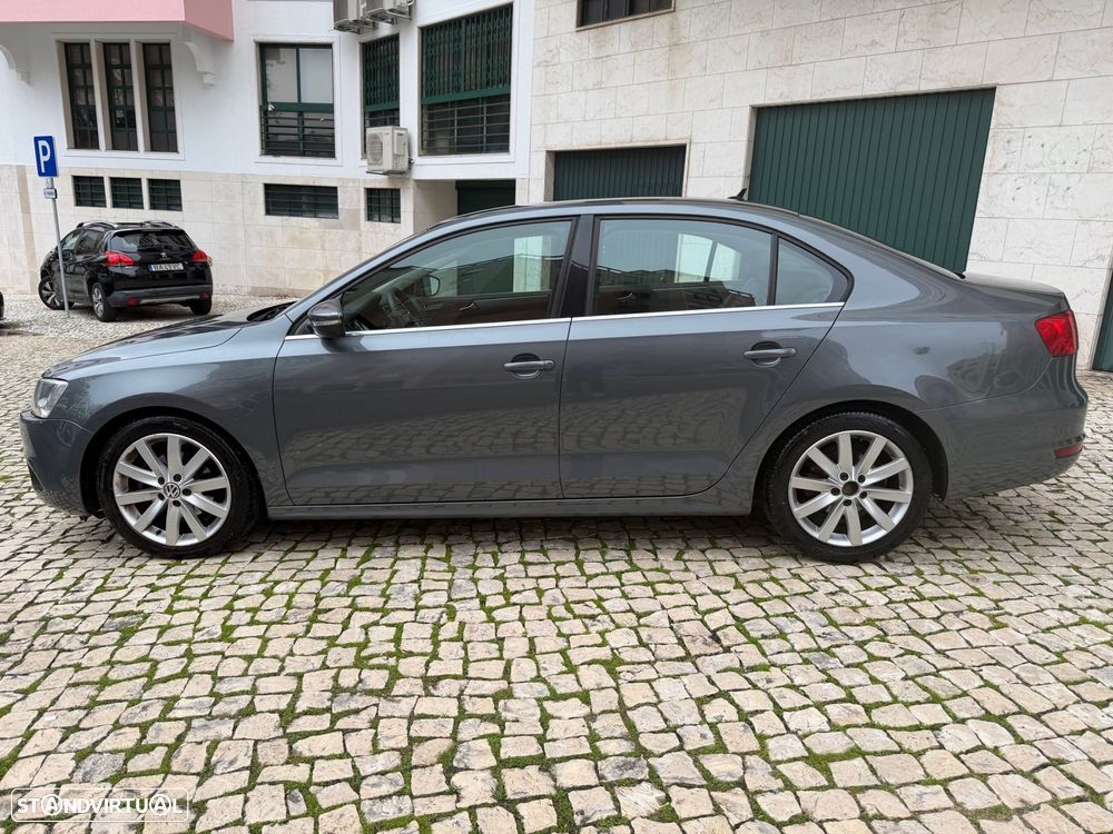 VW Jetta 1.6 TDi Confortline - 15