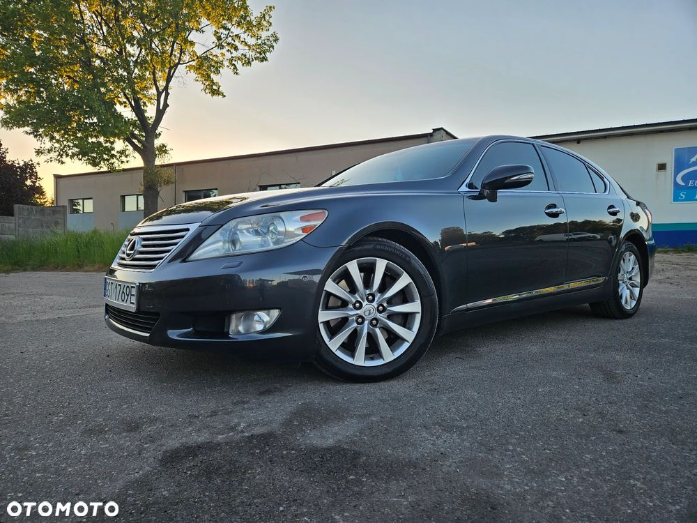 Lexus LS - 10