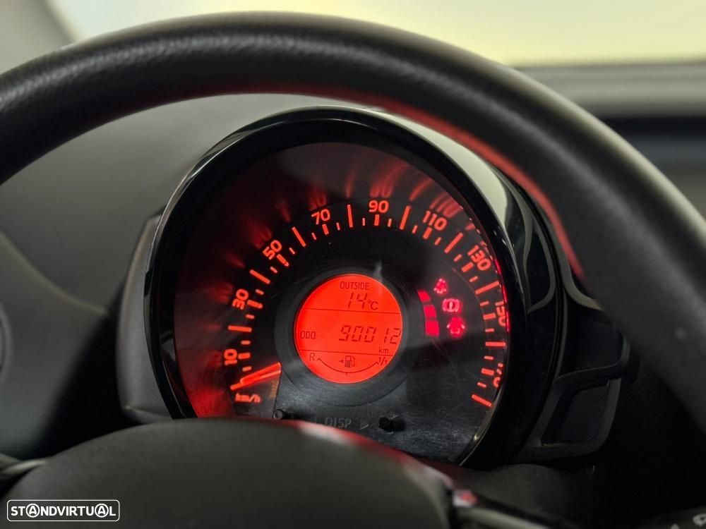 Toyota Aygo x-business - 32