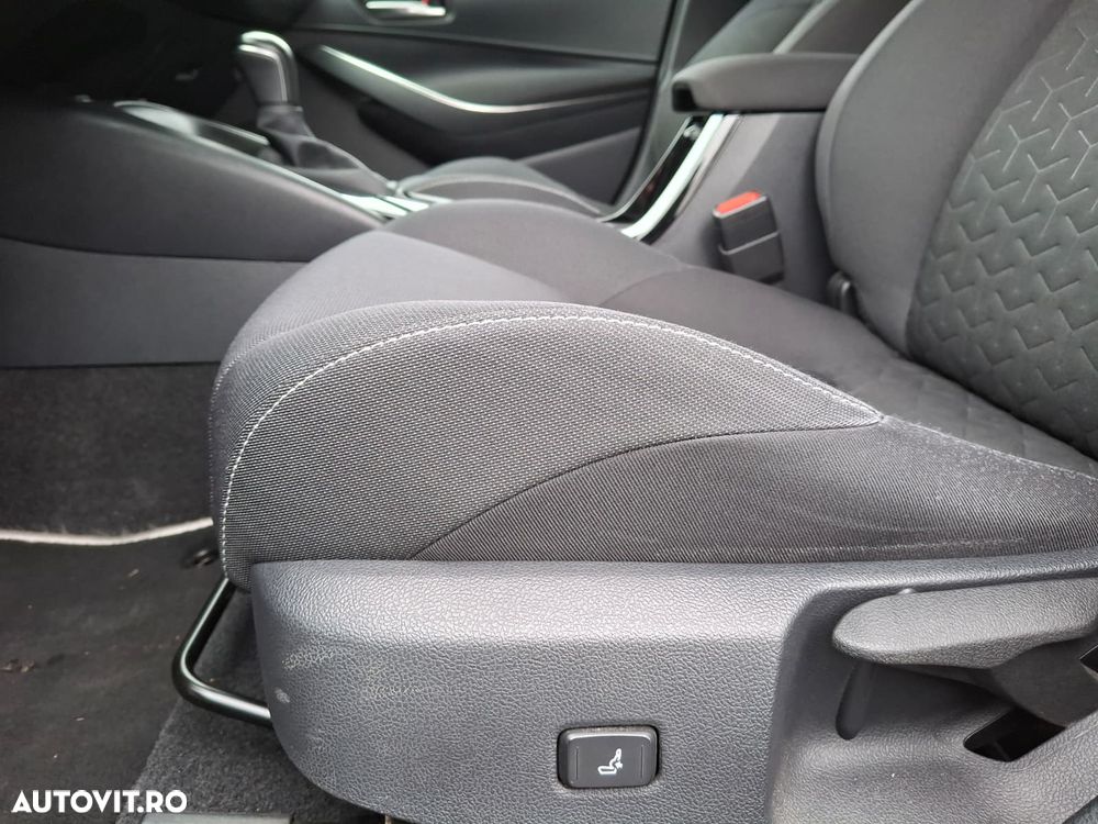 Toyota Corolla 1.8 Hybrid Business Edition - 25