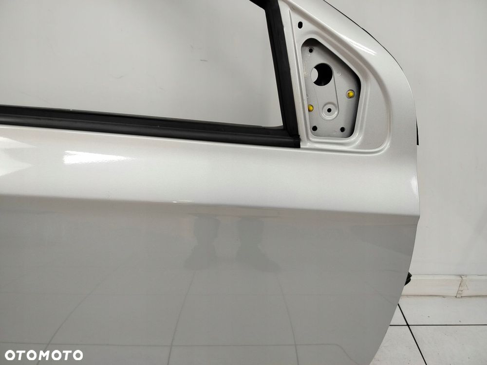 hyundai i20 i 08r- drzwi prawe przednie prawy przód rys - 3