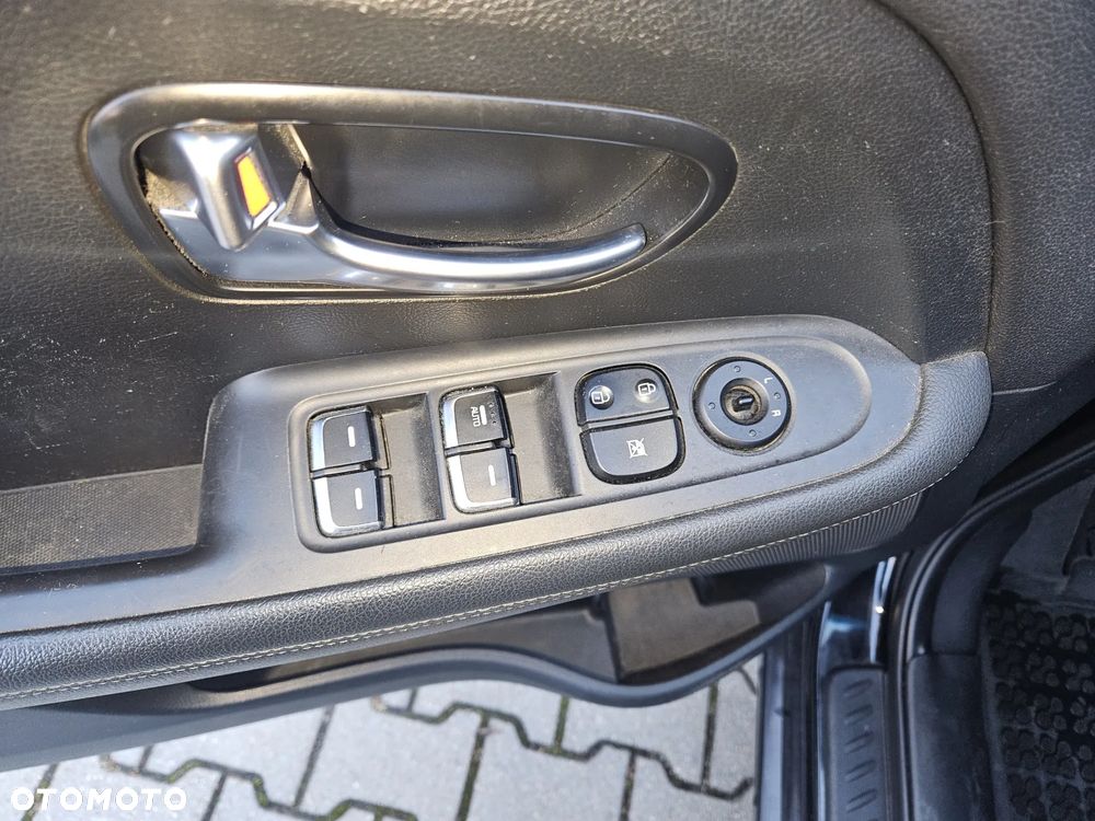 Kia Carens 2.0 GDI M - 11