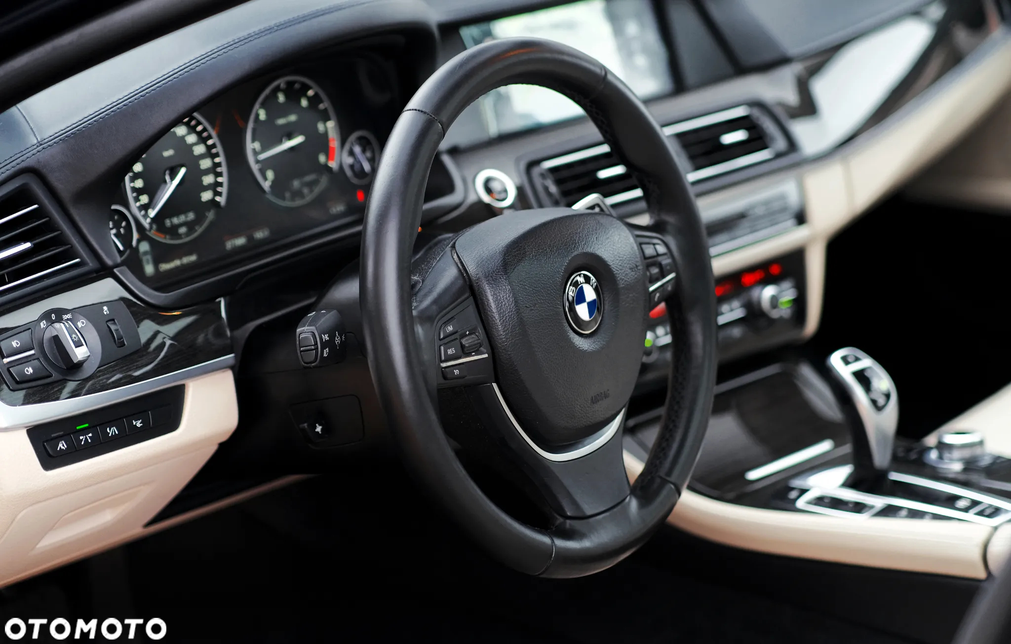 BMW Seria 5 530d xDrive - 24
