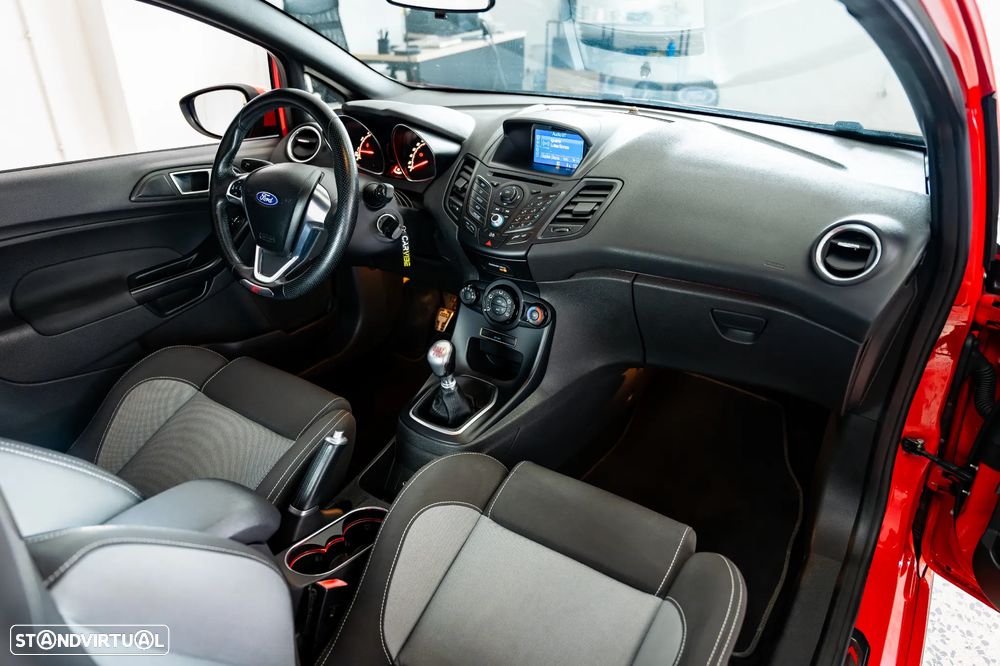 Ford Fiesta 1.6 EcoBoost ST - 39