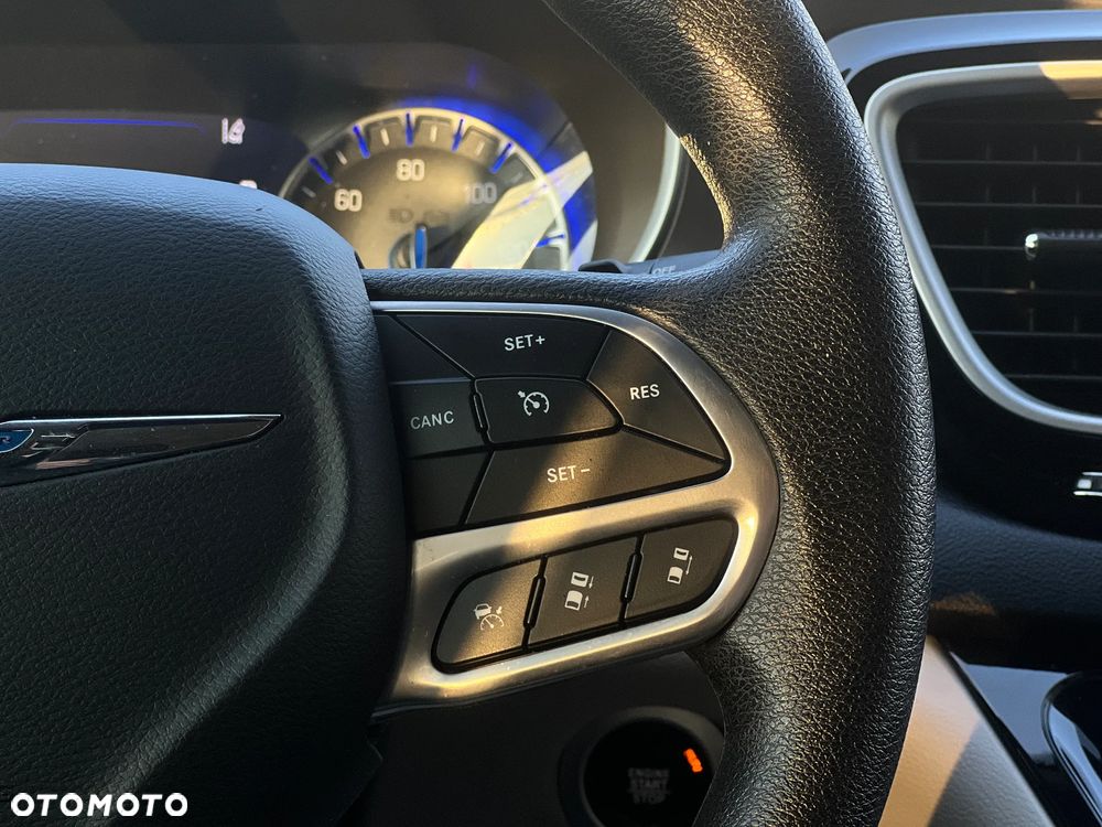 Chrysler Pacifica - 24