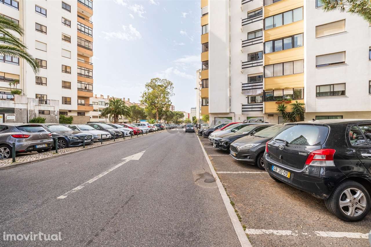 Apartamento T3 com Parqueamento e Arrecadação - Grande imagem: 2/53