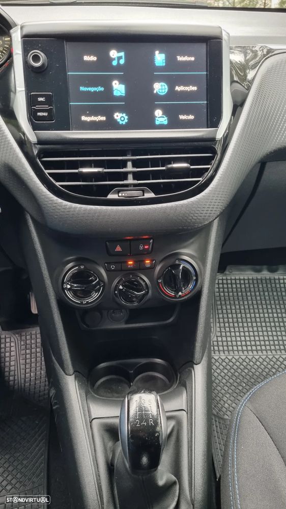 Peugeot 208 1.2 PureTech Signature - 21