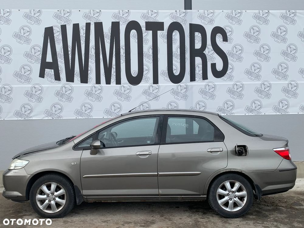 HONDA CITY 2007 *SAMOCHÓD NA CZĘŚCI* 2587  MASKA, LAMPA, DRZWI, LUSTERKO, ZDERZAK, GRILL, BŁOTNIK, KLAPA, BELKA, DESKA, FOTELE, KANAPA, ĆWIARTKA, KIEROWNICA, TARCZE, ZACISKI, ZAWIESZENIE, KOMPLETNY PRZÓD, KOMPLETNY TYŁ, LICZNIK, ZEGARY, PRAWE LEWE PRZÓD TYŁ - 3