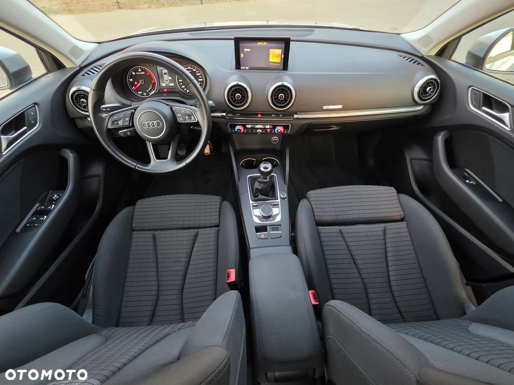 Audi A3 Limousine 1.6 TDI design - 24