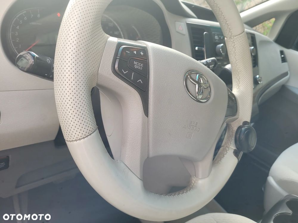 Toyota Sienna 3.5 V6 - 18