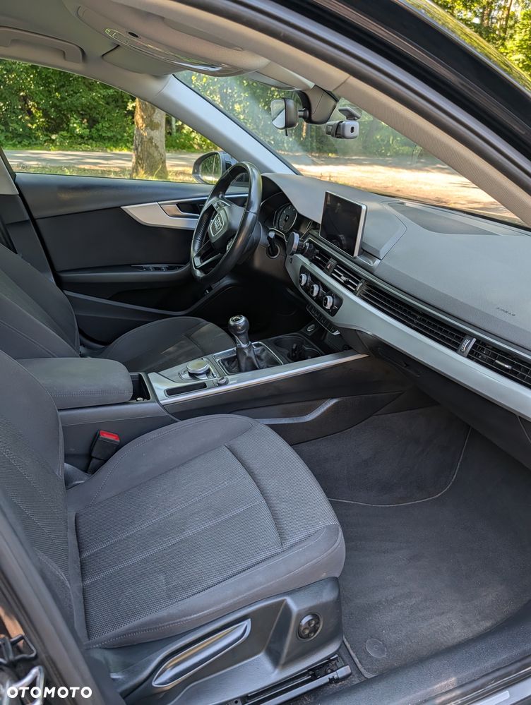 Audi A4 Limousine - 14