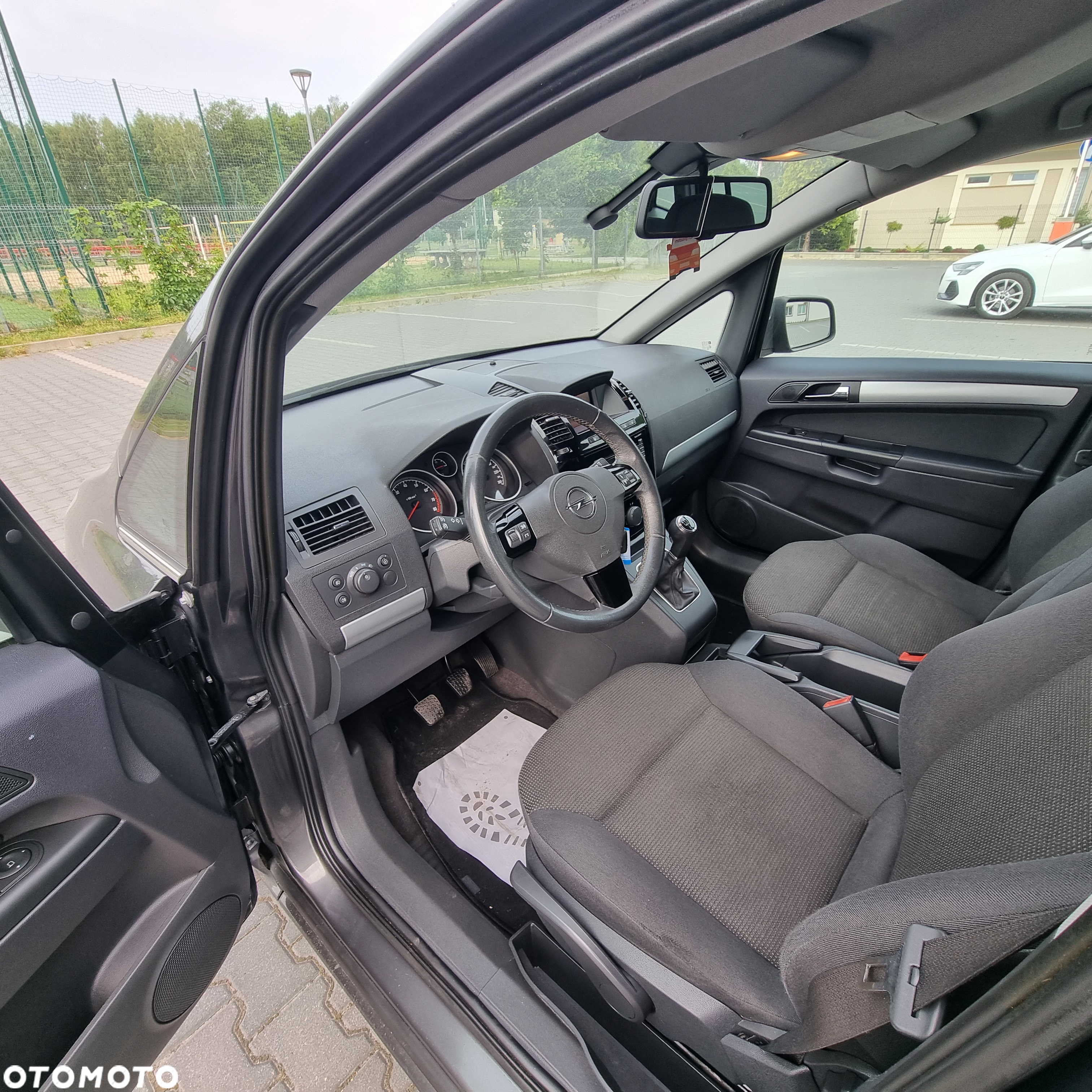 Opel Zafira 1.8 Cosmo EU5 - 9