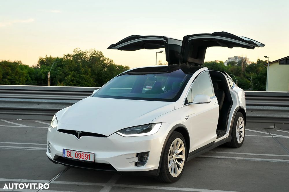 Tesla Model X - 9