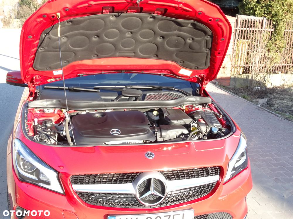 Mercedes-Benz CLA 180 7G-DCT Urban - 24