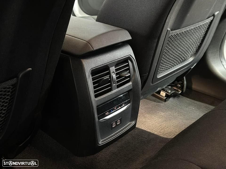 BMW 318 d Touring Pack Desportivo M Auto - 16