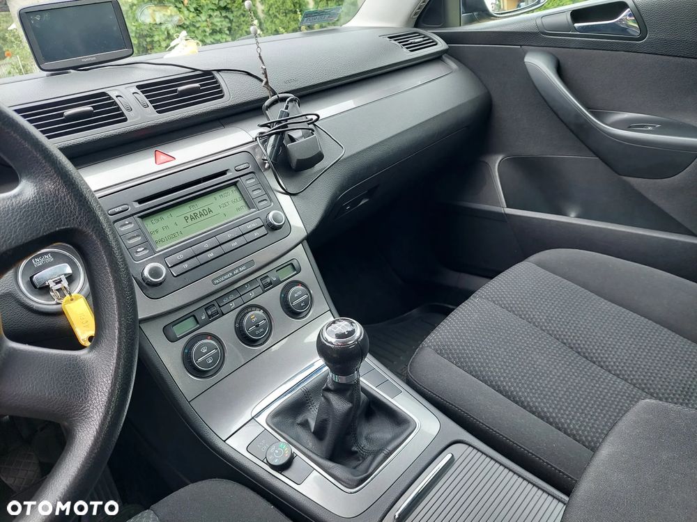 Volkswagen Passat 1.6 FSI Comfortline - 10