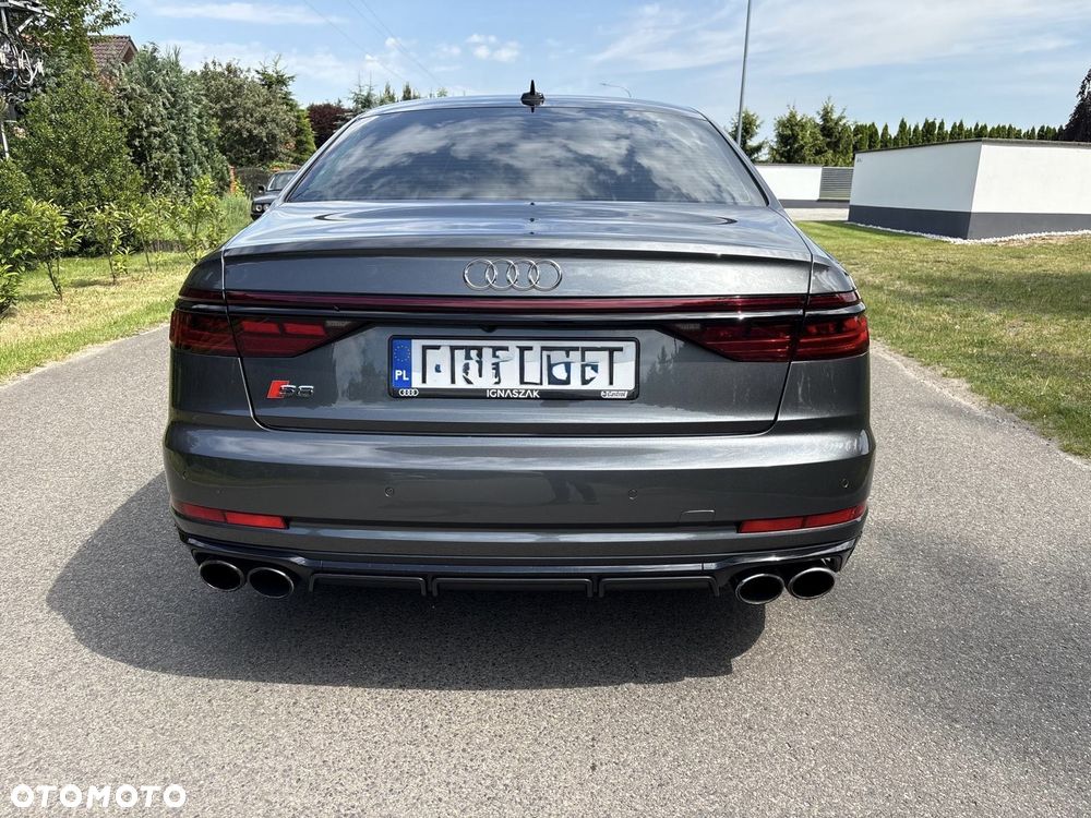 Audi S8 - 6