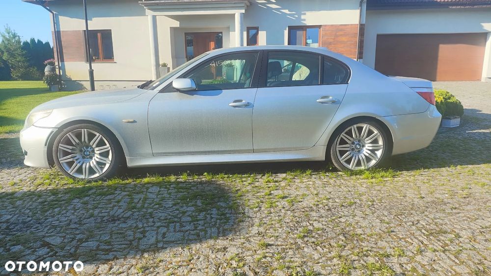 BMW Seria 5 550i - 1