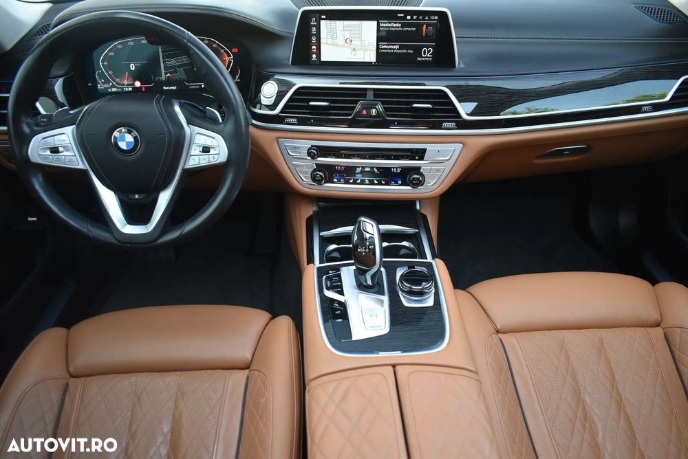 BMW Seria 7 730d xDrive MHEV - 24