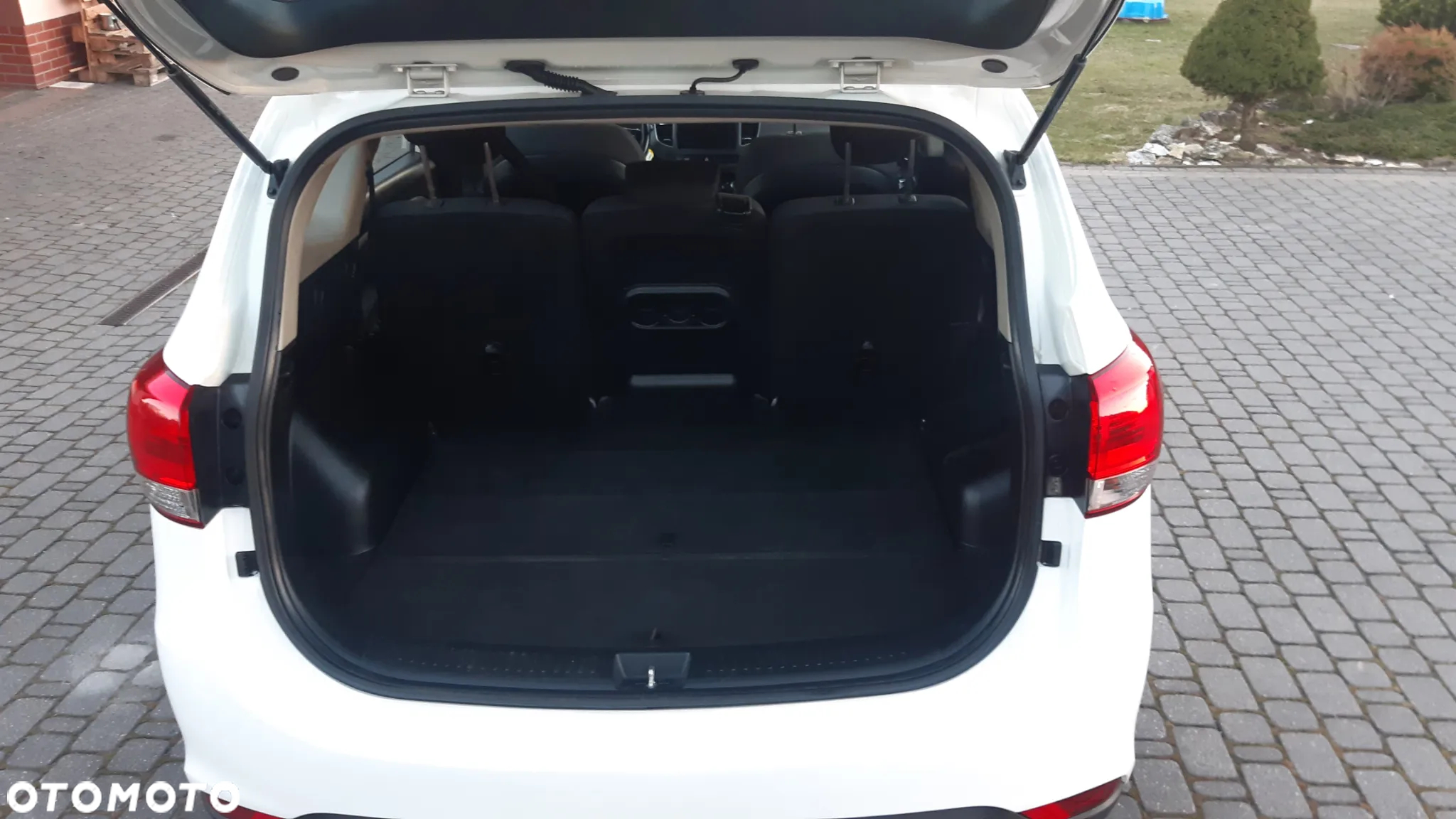 Kia Carens 1.7 CRDi L - 7