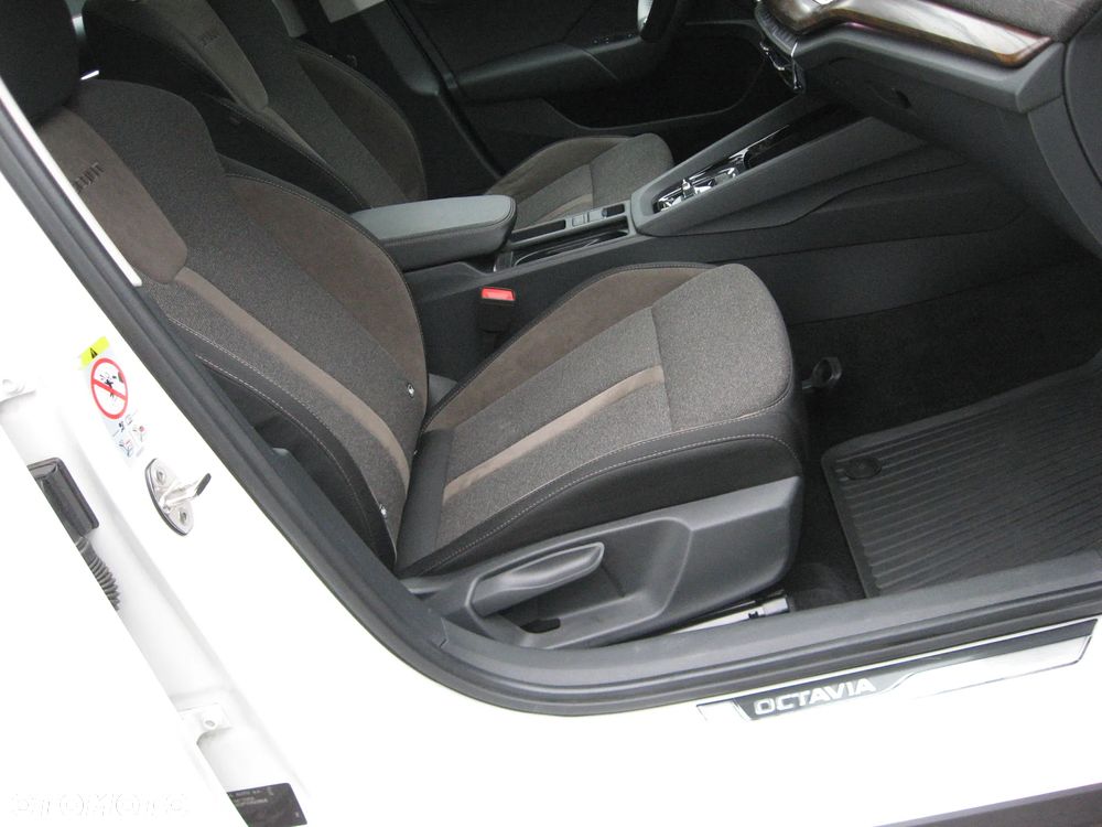 Skoda Octavia 2.0 TDI 4x4 Scout DSG - 29