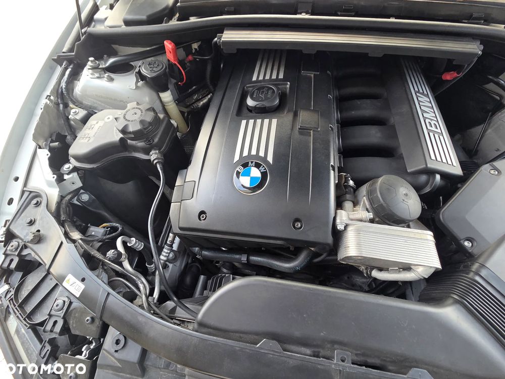 BMW Seria 3 325i - 25