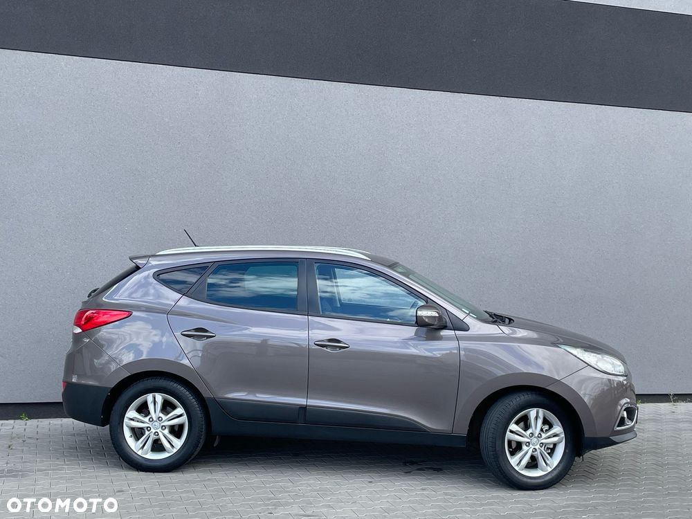 Hyundai ix35 2.0 CRDi 4WD Fifa World Cup Gold Edition - 12