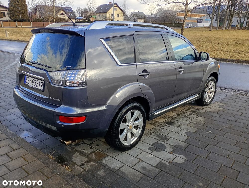 Mitsubishi Outlander 2.0 DI-D 4WD Intense - 2