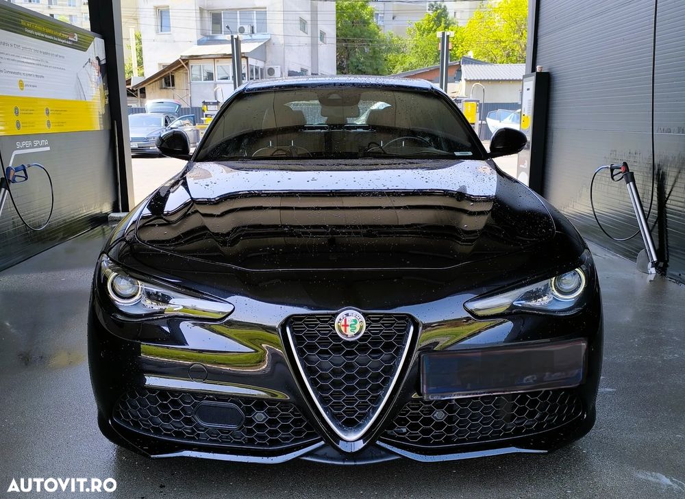 Alfa Romeo Giulia 2.0 Turbo AWD AT8 Veloce - 1