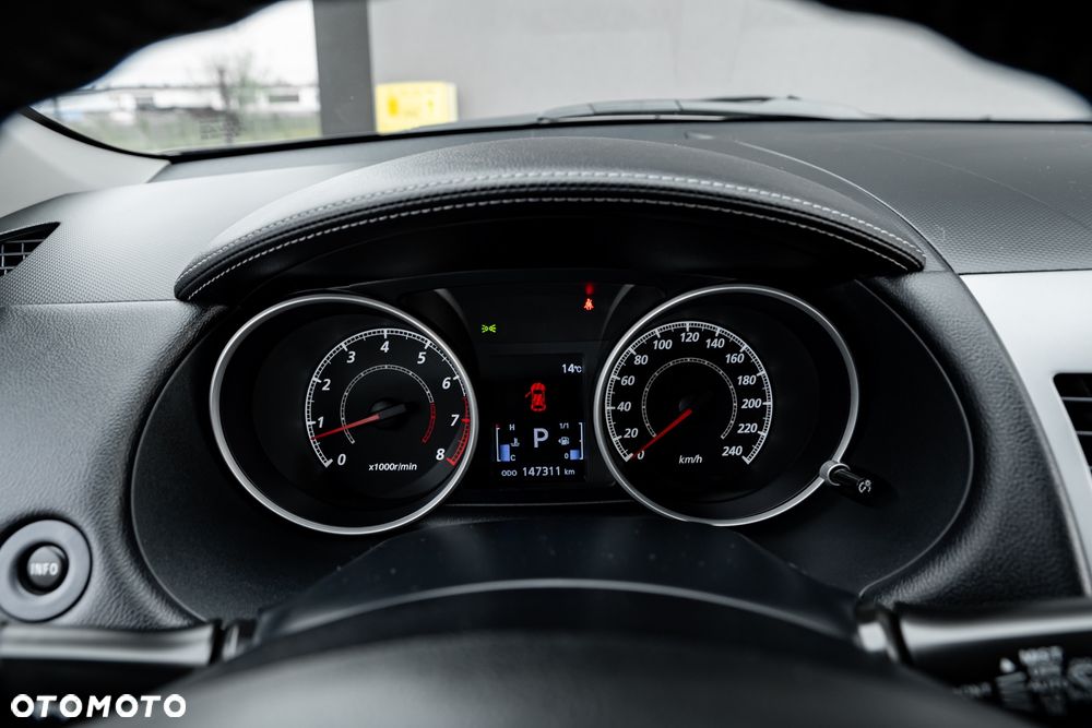 Mitsubishi Outlander 2.4 4WD CVT Intense - 30