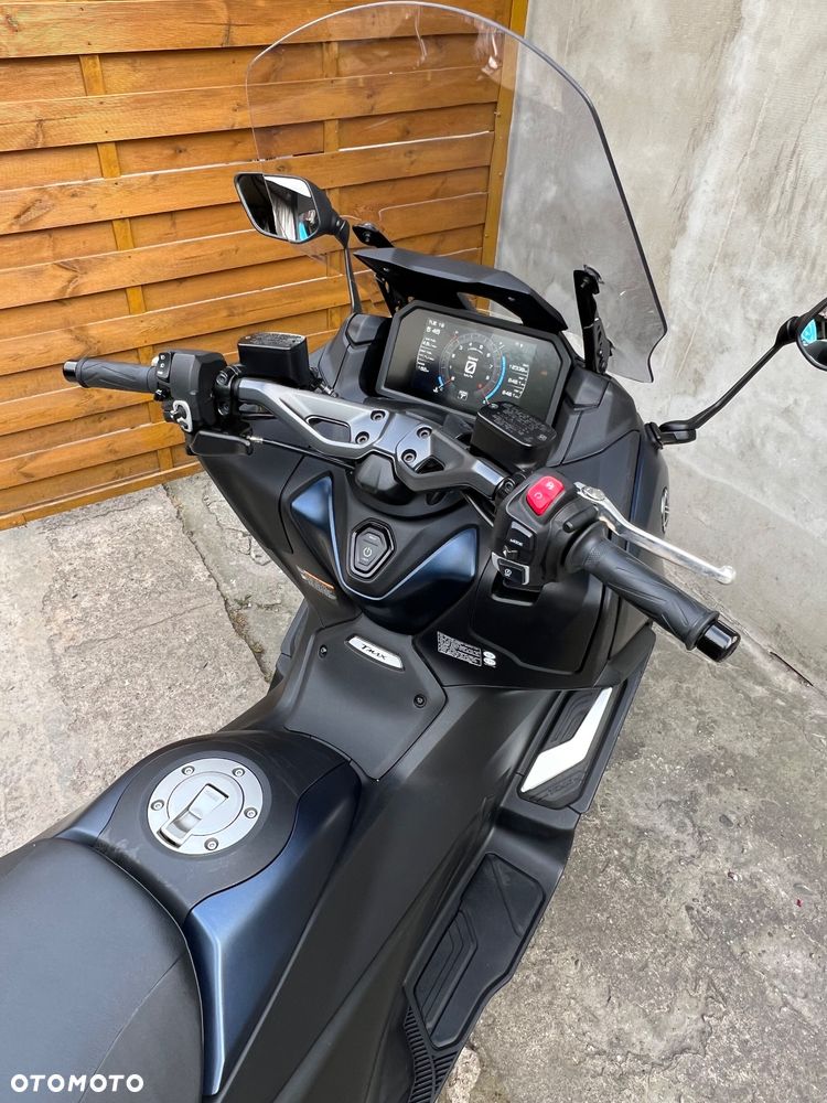 Yamaha Tmax - 18
