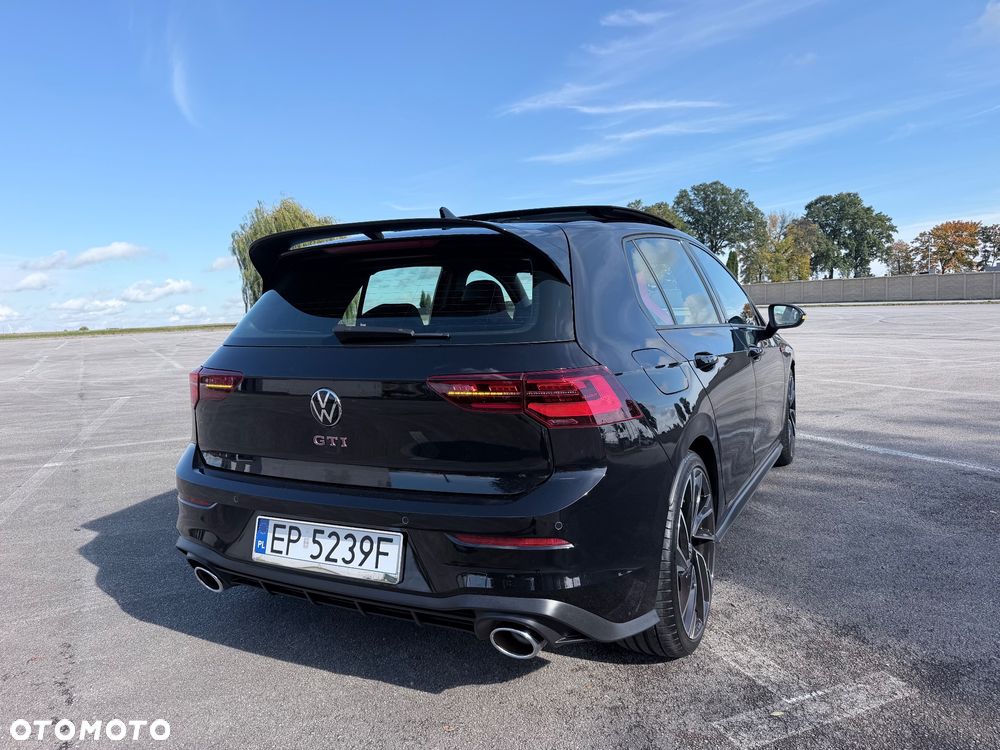 Volkswagen Golf - 8