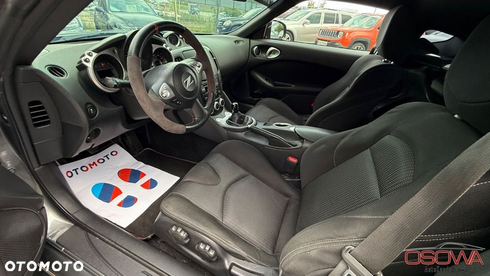 Nissan 370 Z - 29