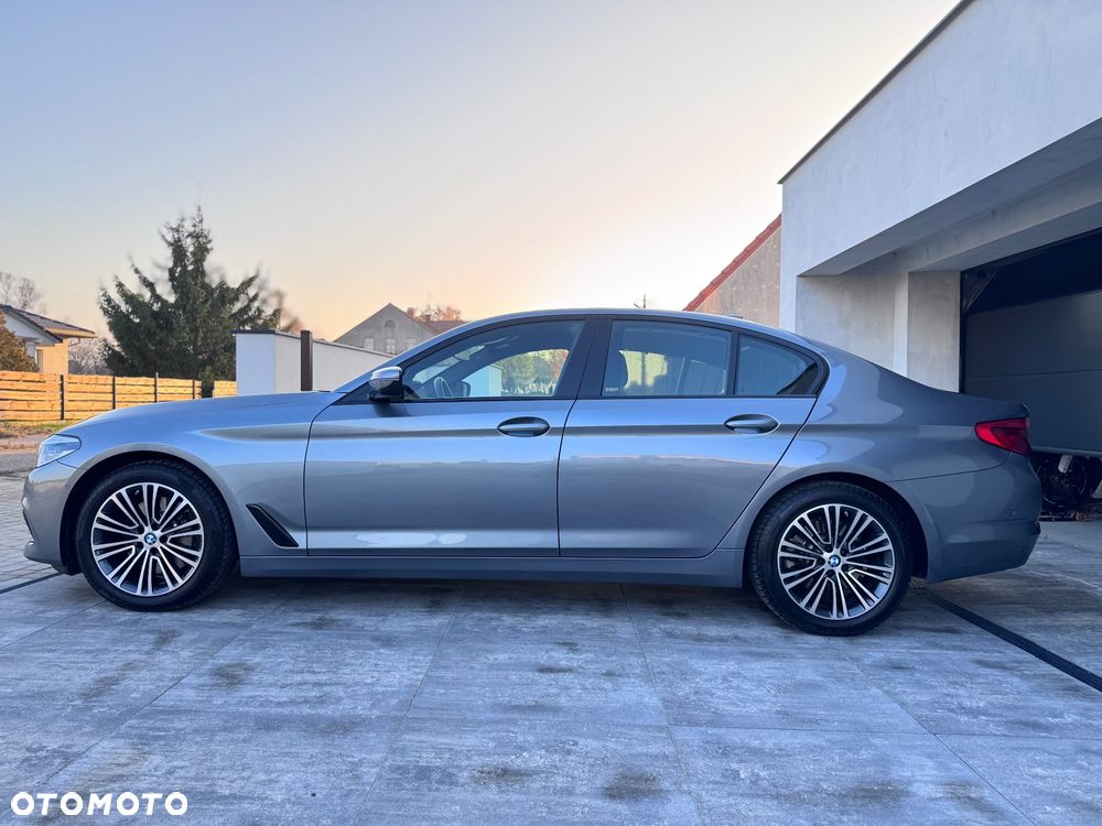 BMW Seria 5 530i GPF xDrive Sport Line sport - 6