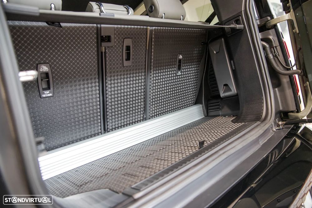 Land Rover Defender 3.0 I6 90 AWD X-Dynamic S - 42