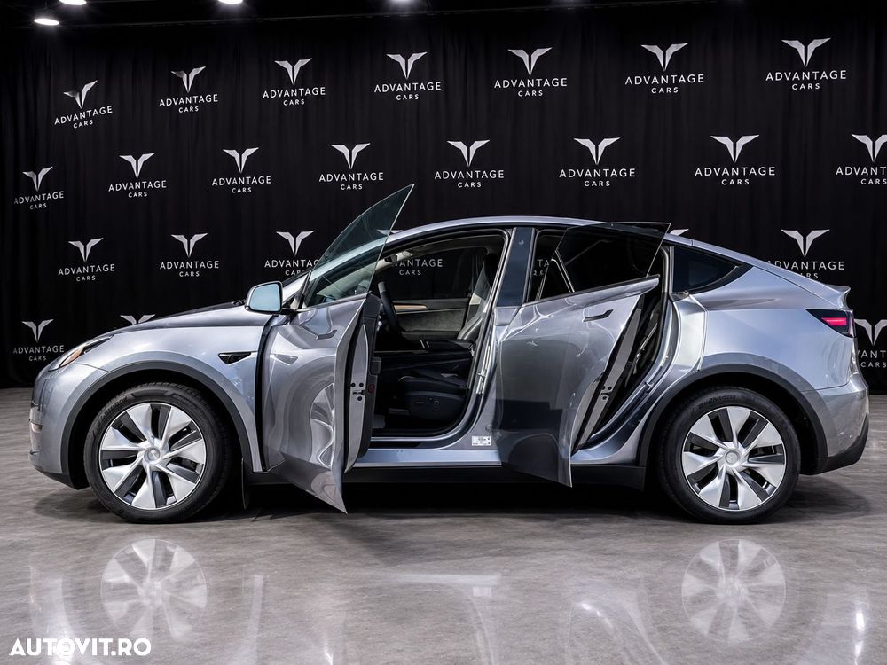 Tesla Model Y Long Range Dual Motor AWD - 5