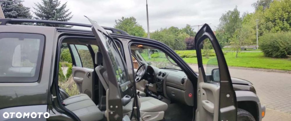 Jeep Cherokee 2.4 Sport - 38