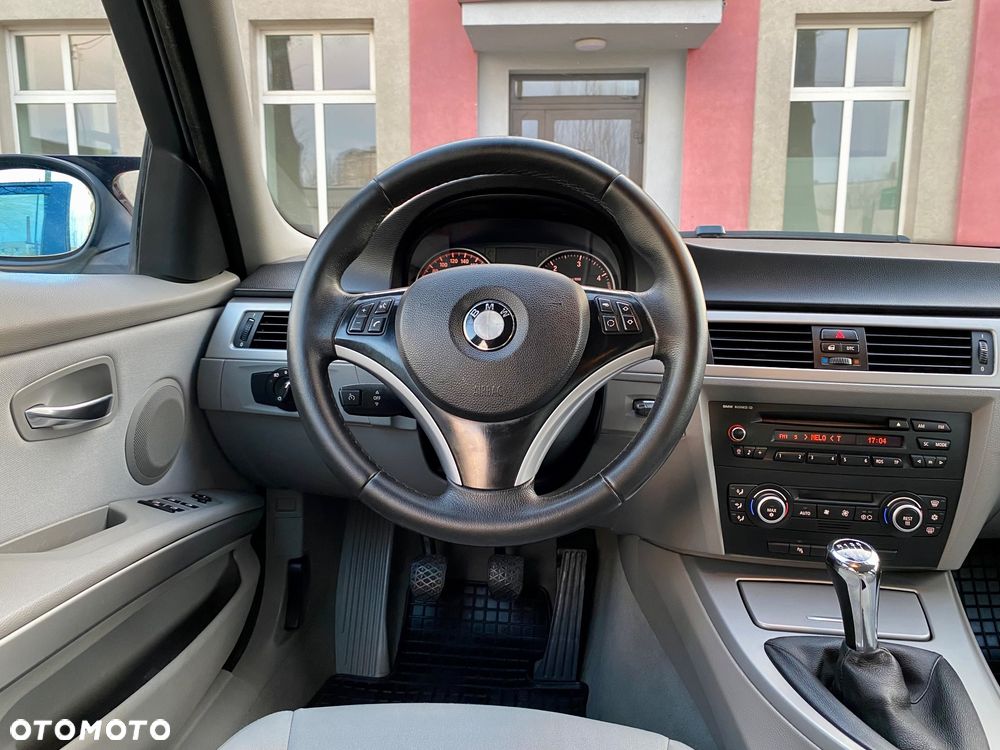 BMW Seria 3 320d - 30